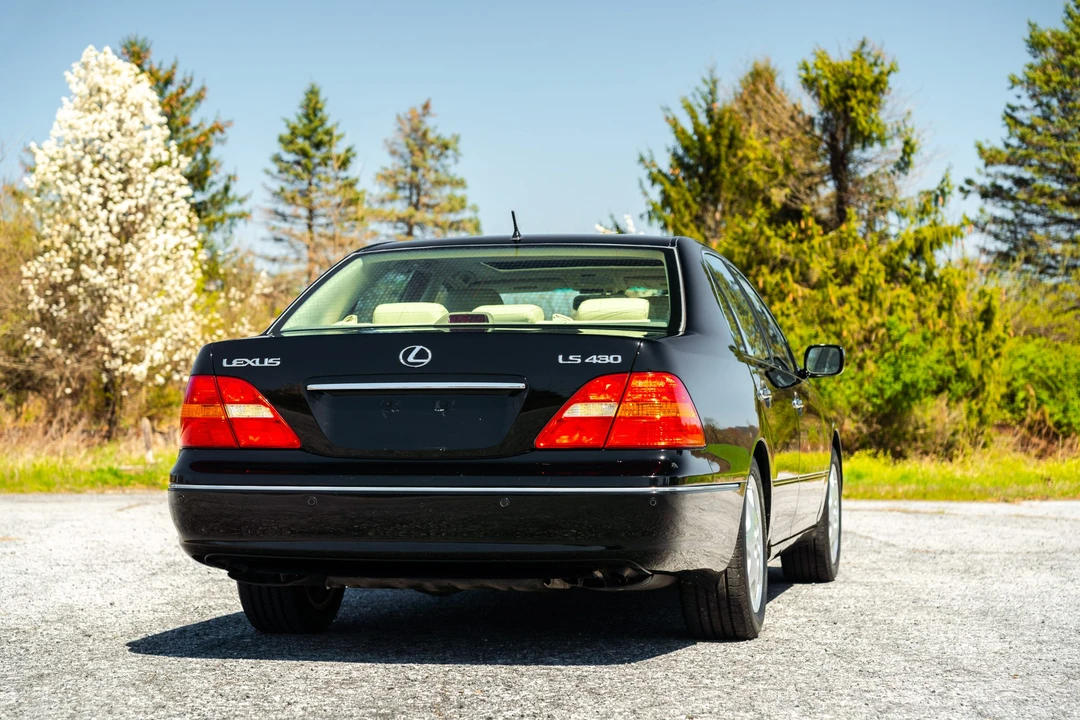 2003 Lexus LS 3rd Gen - Image 29 of 31