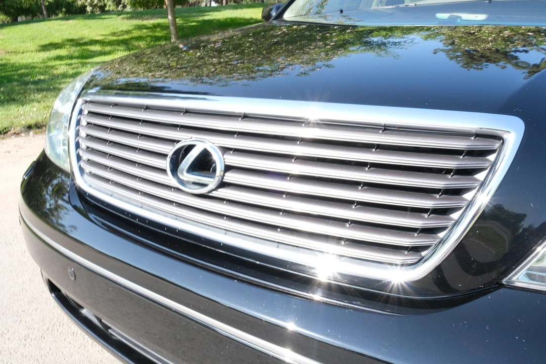 2003 Lexus LS 3rd Gen - Image 10 of 31