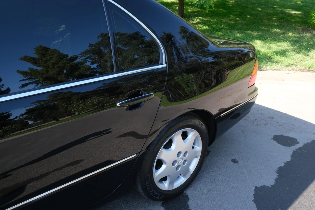 2003 Lexus LS 3rd Gen - Image 21 of 31