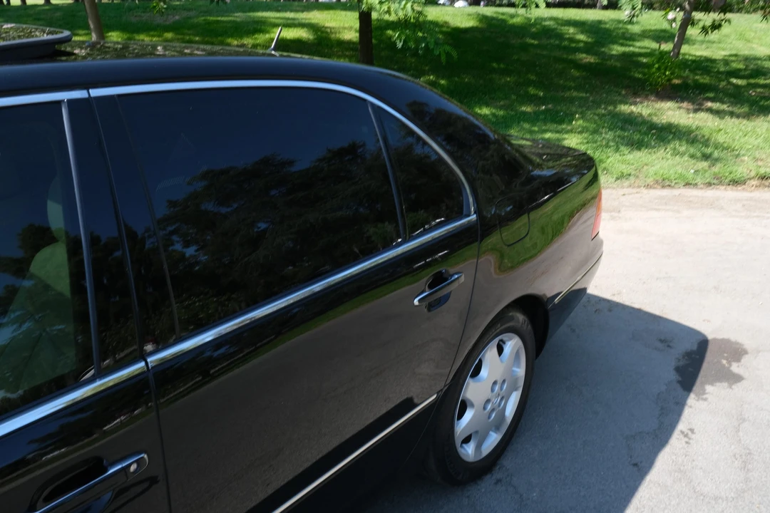 2003 Lexus LS 3rd Gen - Image 20 of 31