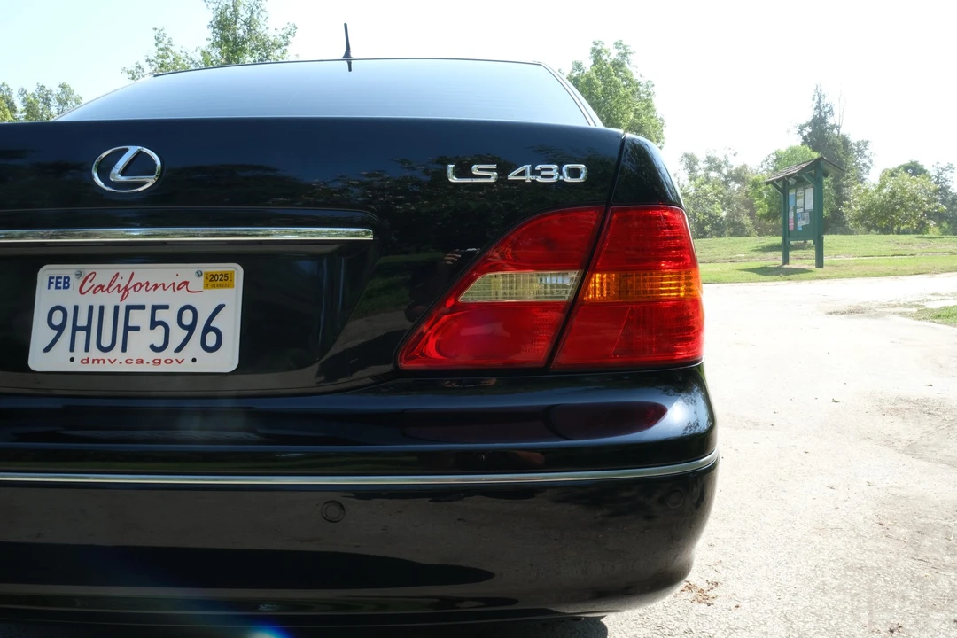 2003 Lexus LS 3rd Gen - Image 24 of 31