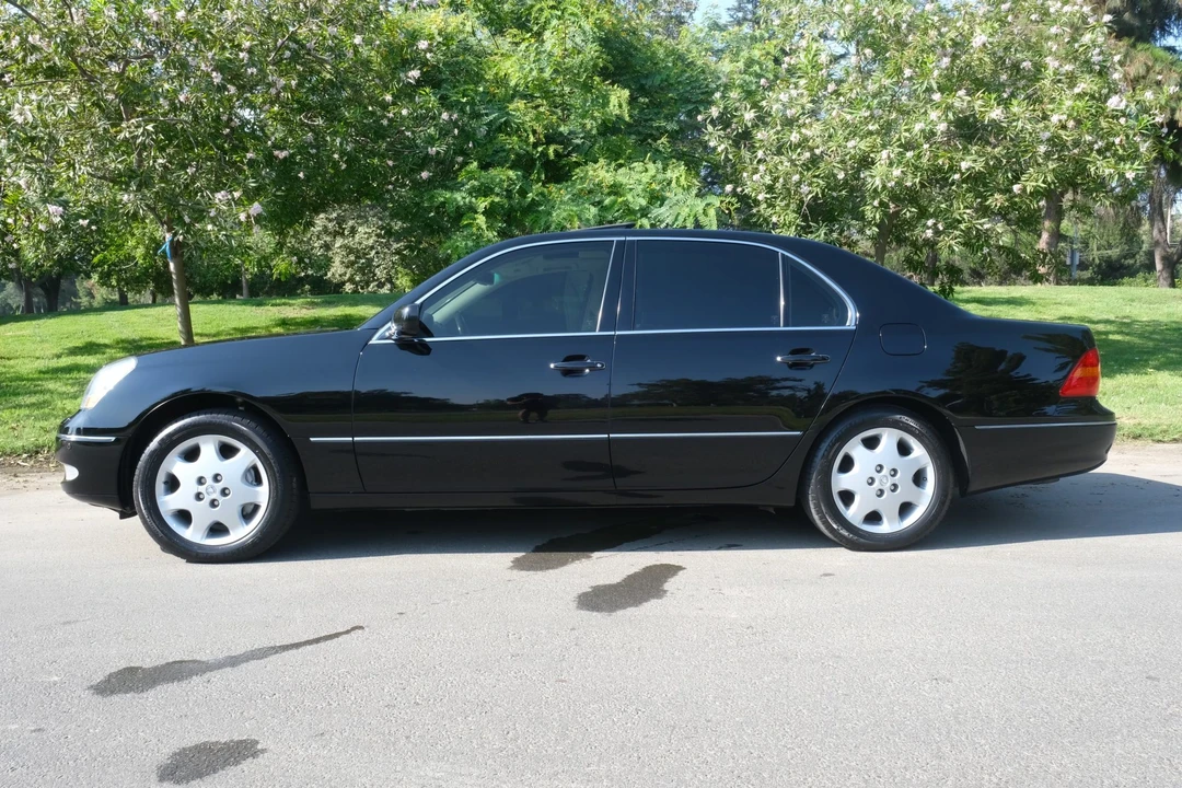 2003 Lexus LS 3rd Gen - Image 9 of 31