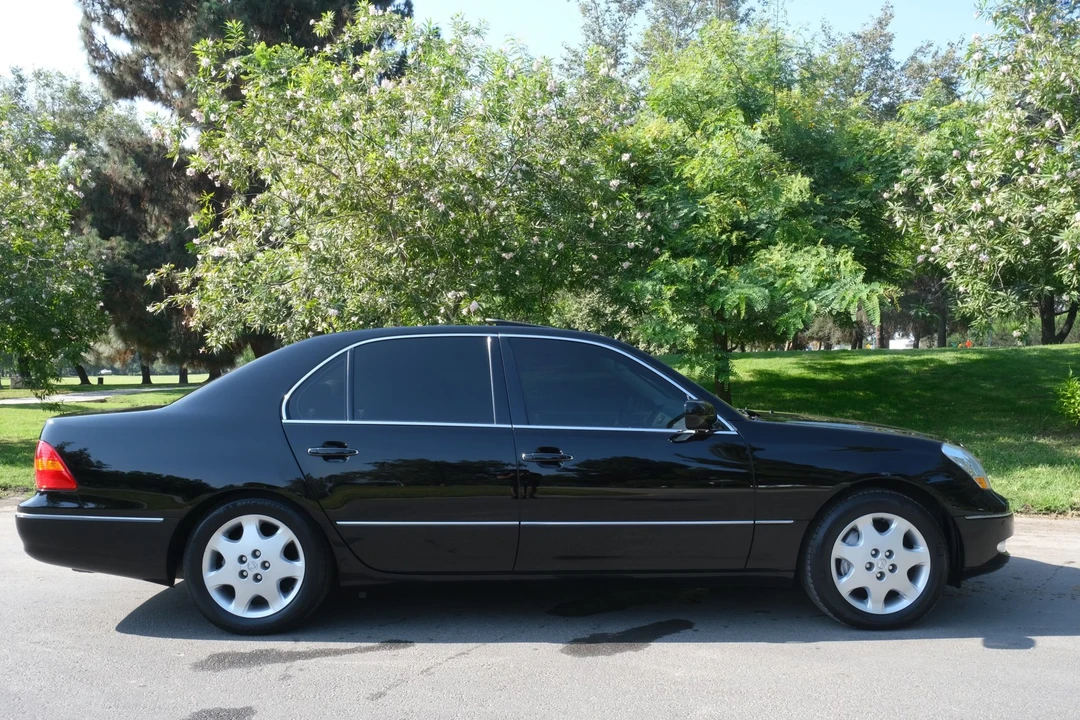 2003 Lexus LS 3rd Gen - Image 5 of 31