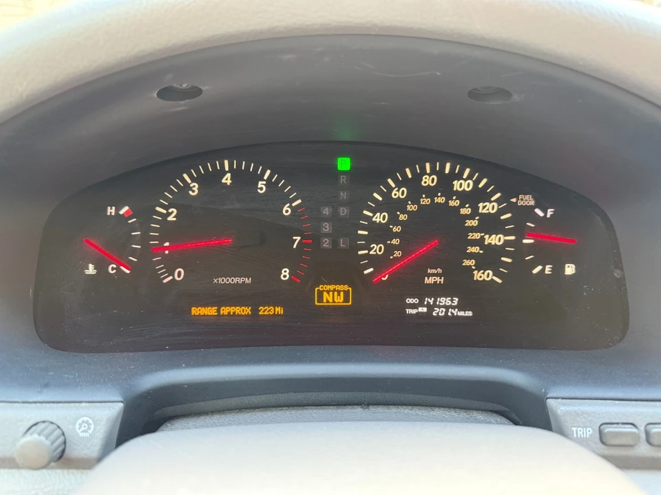 2003 Lexus LS 3rd Gen - Image 22 of 31