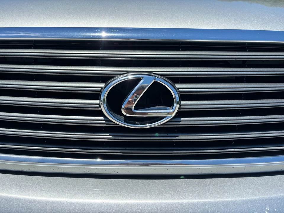 2003 Lexus LS 3rd Gen - Image 13 of 31