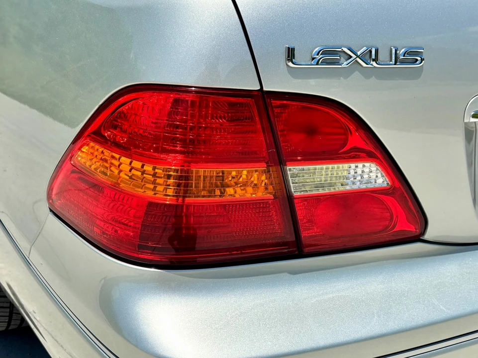 2003 Lexus LS 3rd Gen - Image 20 of 31