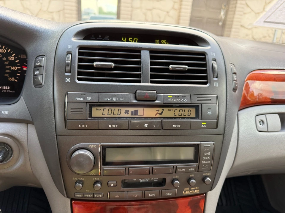 2003 Lexus LS 3rd Gen - Image 21 of 31