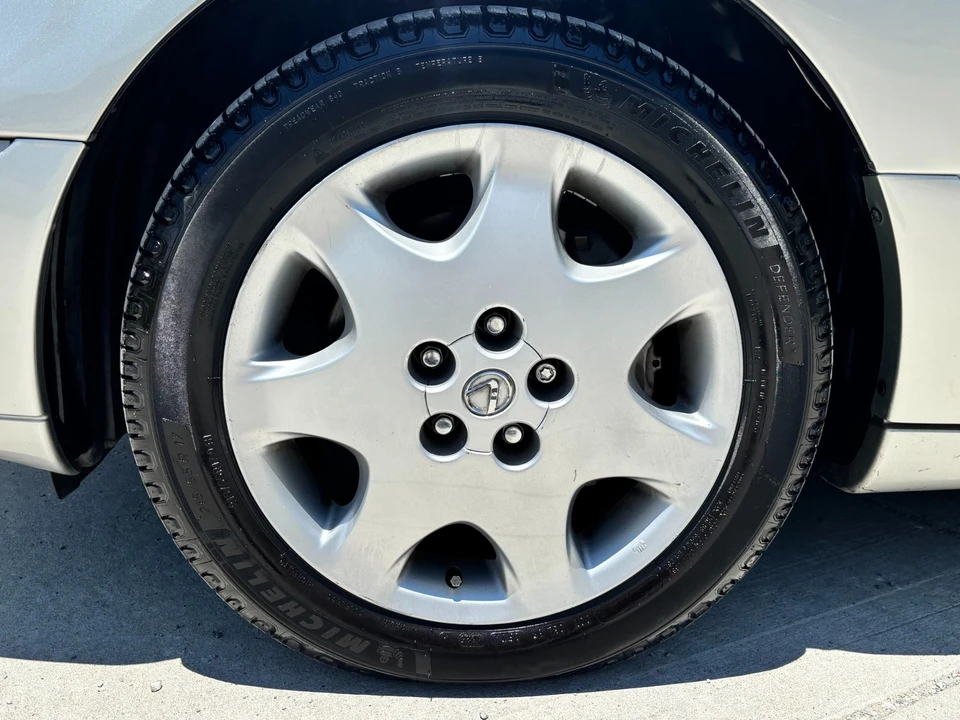 2003 Lexus LS 3rd Gen - Image 11 of 31