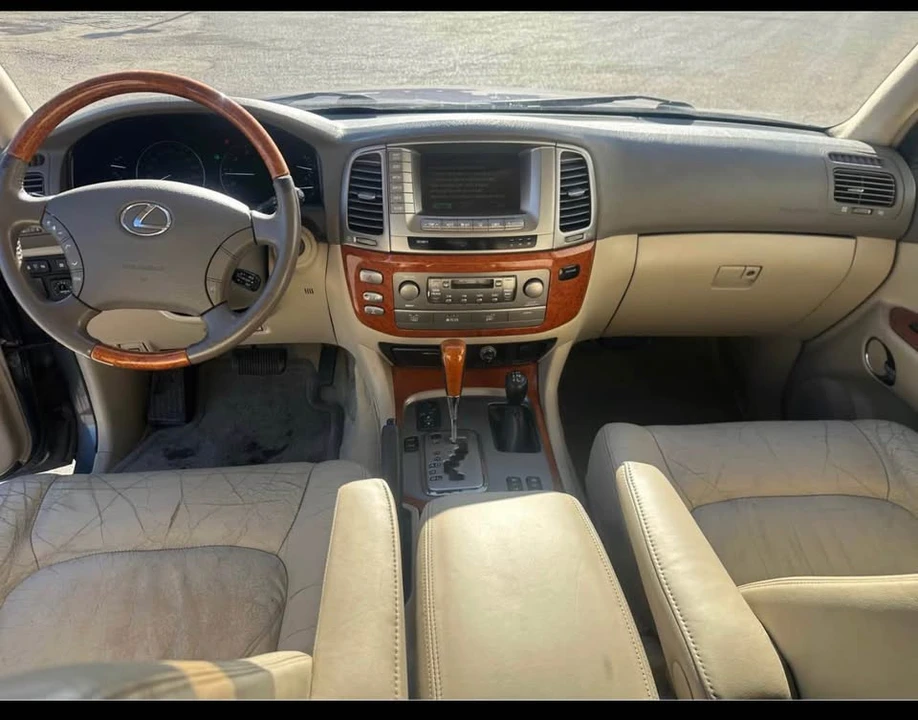 2003 Lexus LX 2nd Gen - Image 11 of 16