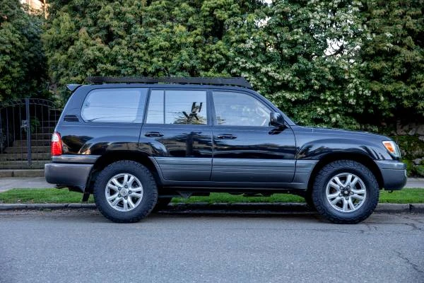 2003 Lexus LX 2nd Gen - Image 3 of 21