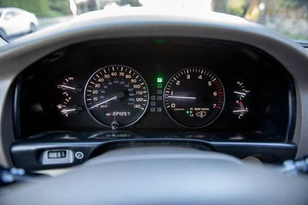 2003 Lexus LX 2nd Gen - Image 17 of 21