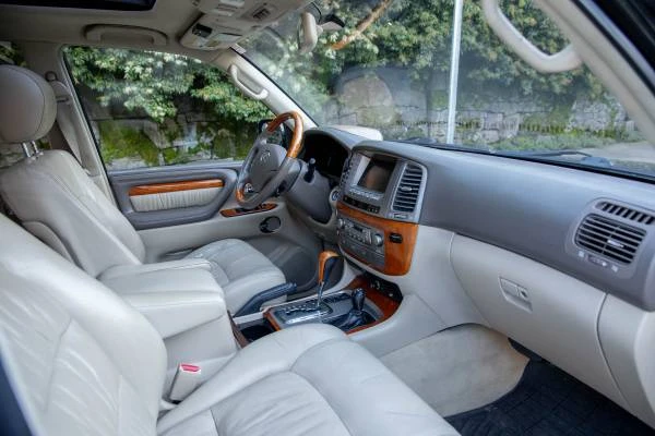 2003 Lexus LX 2nd Gen - Image 18 of 21