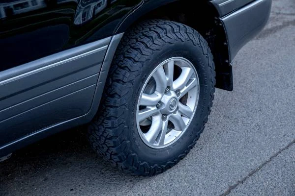 2003 Lexus LX 2nd Gen - Image 12 of 21
