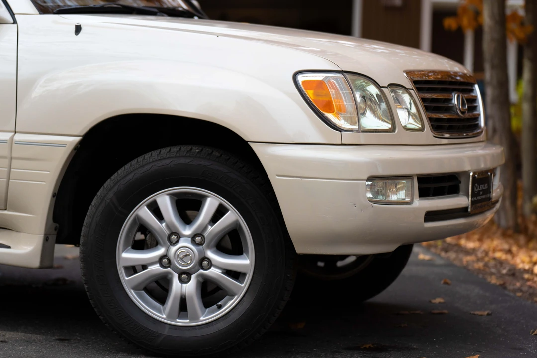 2003 Lexus LX 2nd Gen - Image 26 of 31
