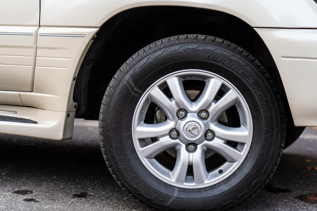 2003 Lexus LX 2nd Gen - Image 30 of 31