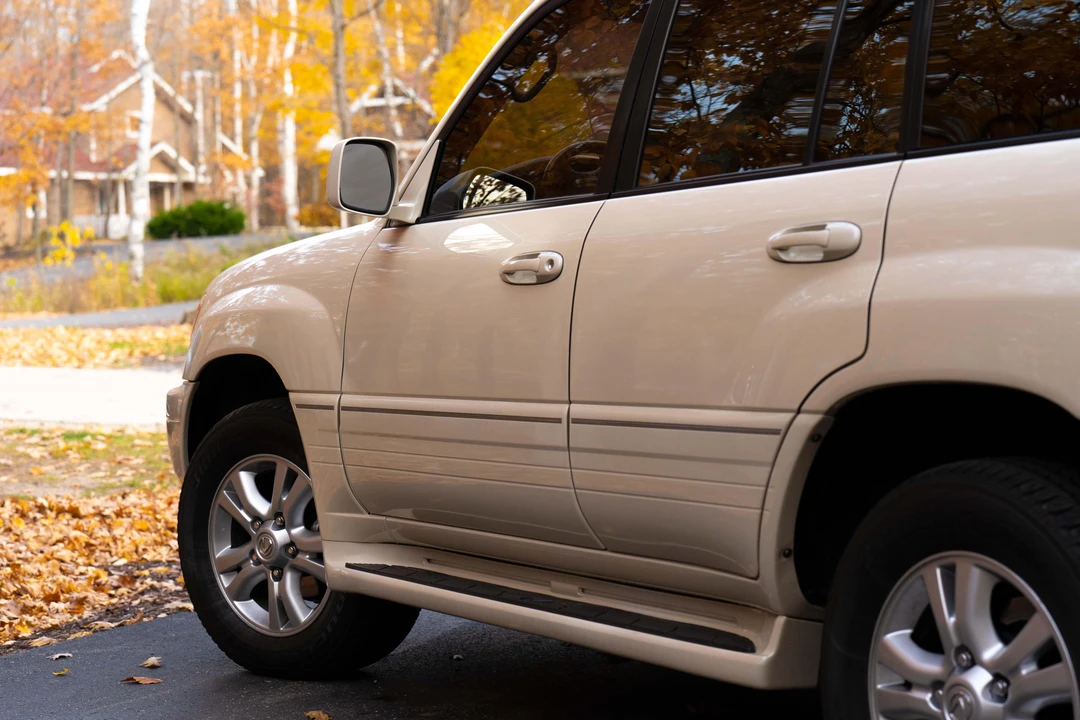 2003 Lexus LX 2nd Gen - Image 17 of 31