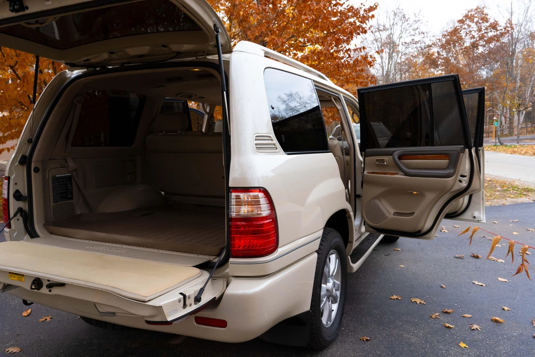 2003 Lexus LX 2nd Gen - Image 23 of 31