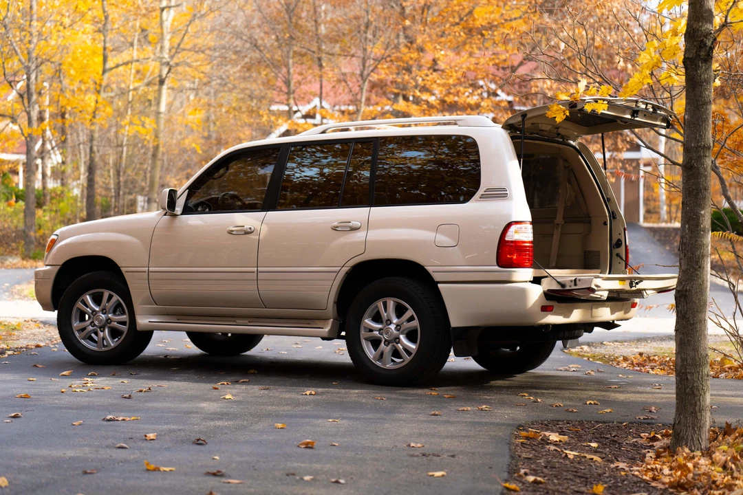 2003 Lexus LX 2nd Gen - Image 8 of 31