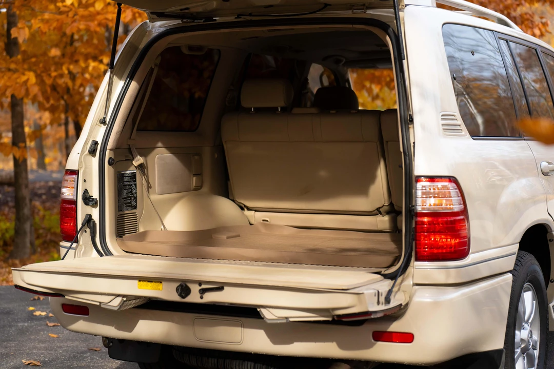 2003 Lexus LX 2nd Gen - Image 22 of 31