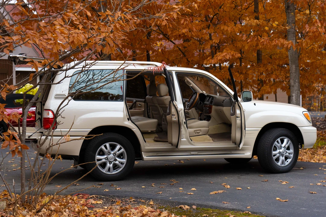 2003 Lexus LX 2nd Gen - Image 10 of 31