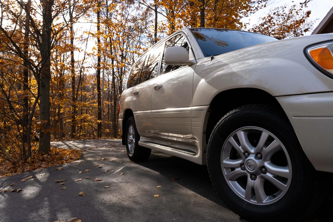 2003 Lexus LX 2nd Gen - Image 24 of 31