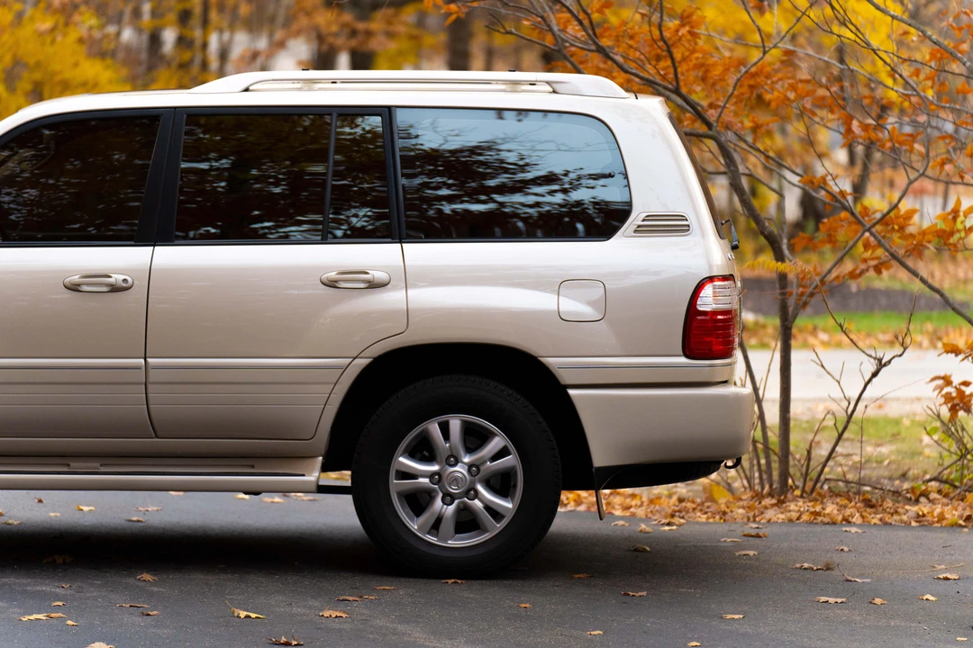 2003 Lexus LX 2nd Gen - Image 18 of 31
