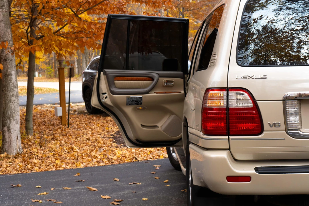 2003 Lexus LX 2nd Gen - Image 19 of 31