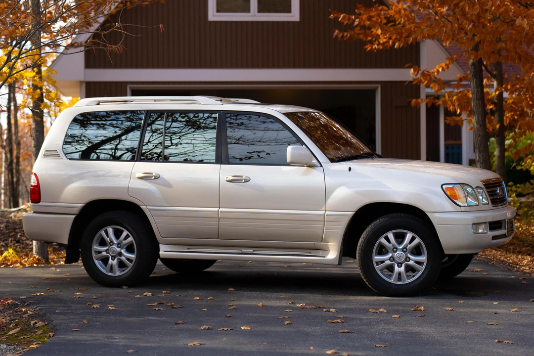 2003 Lexus LX 2nd Gen - Image 3 of 31