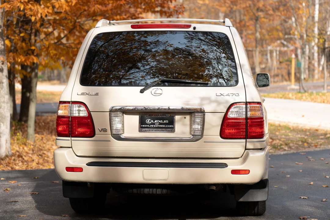 2003 Lexus LX 2nd Gen - Image 5 of 31
