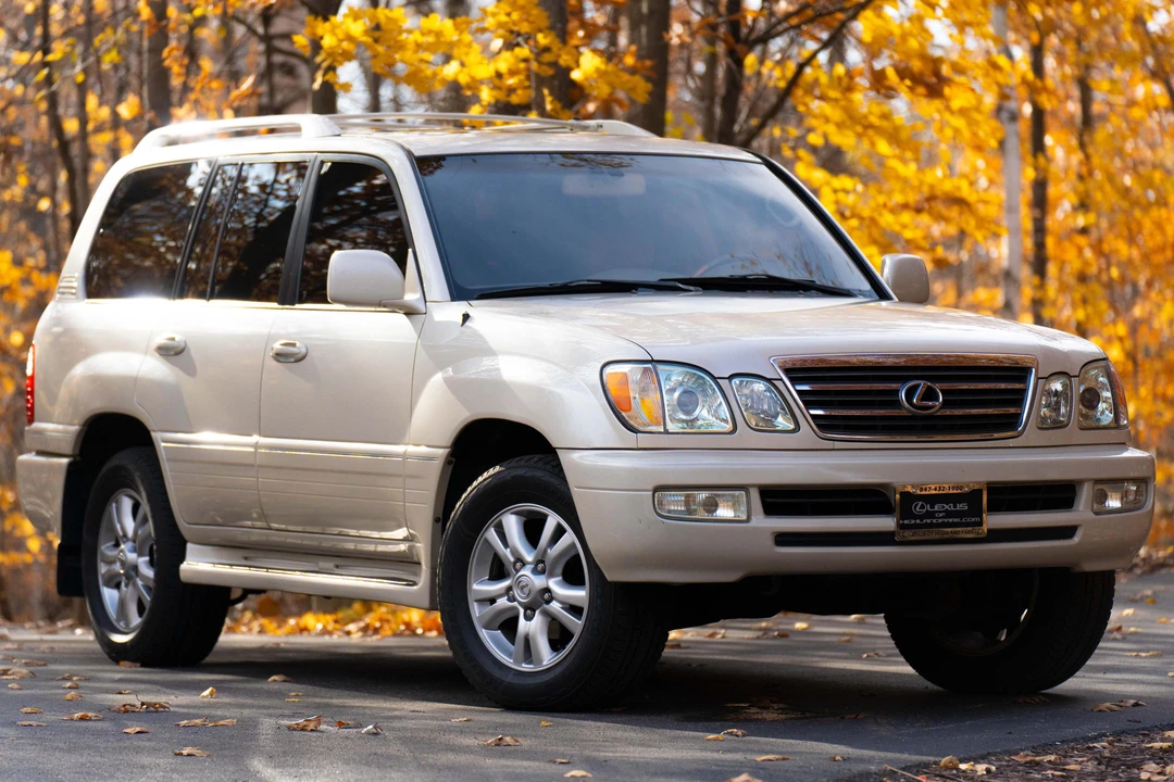 2003 Lexus LX 2nd Gen - Image 11 of 31