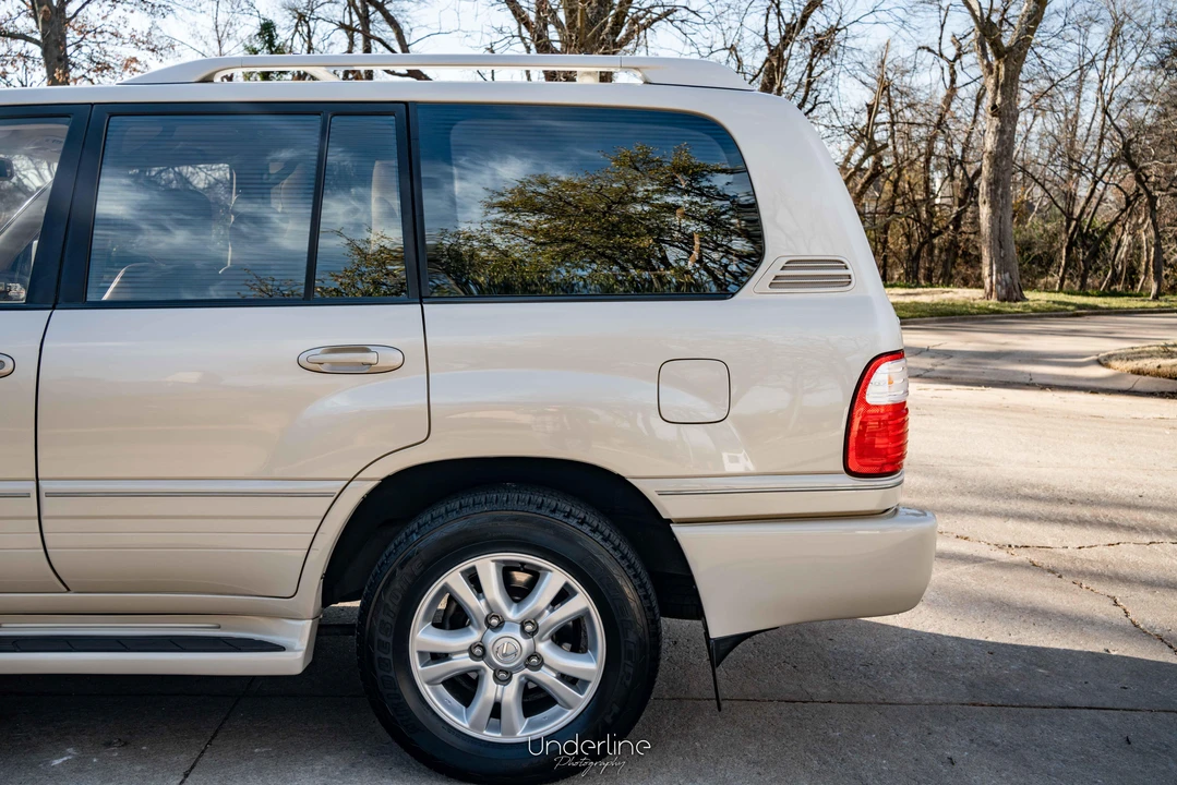 2003 Lexus LX 2nd Gen - Image 19 of 31