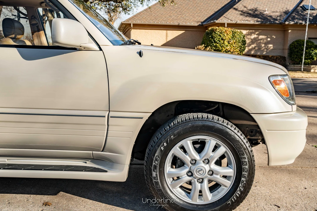 2003 Lexus LX 2nd Gen - Image 11 of 31