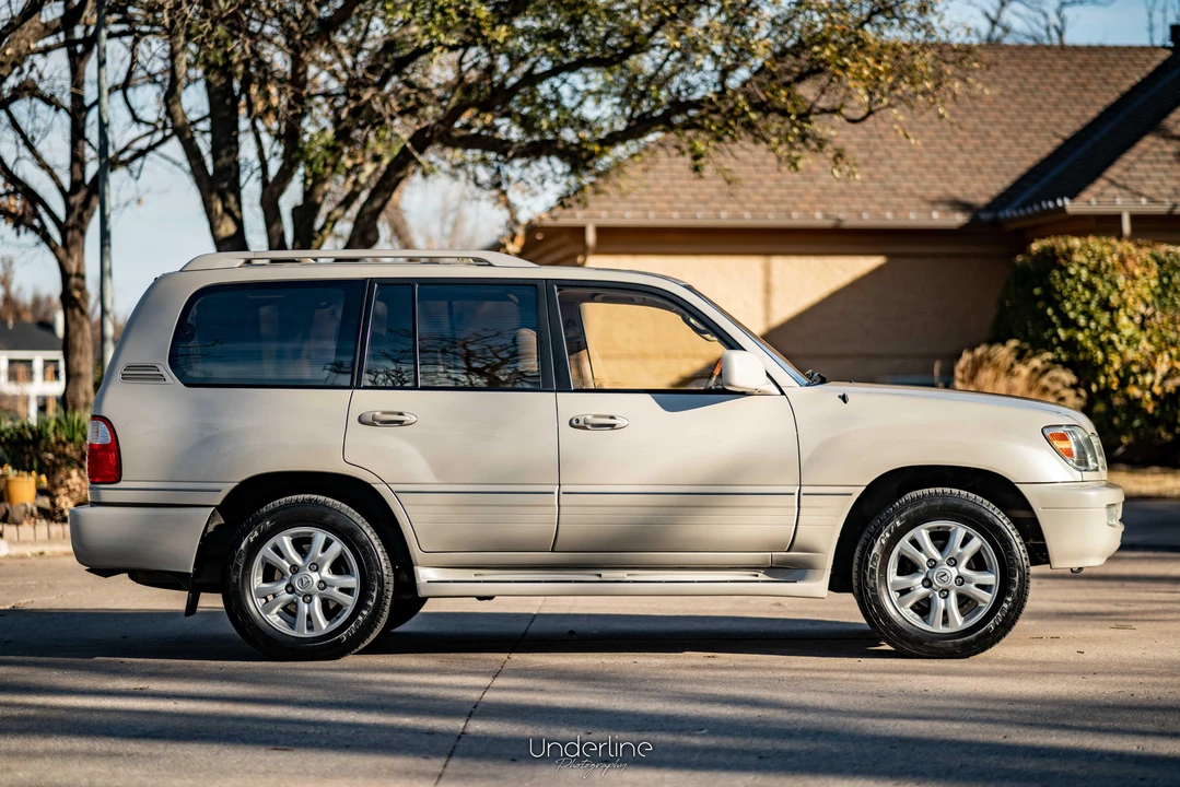 2003 Lexus LX 2nd Gen - Image 9 of 31