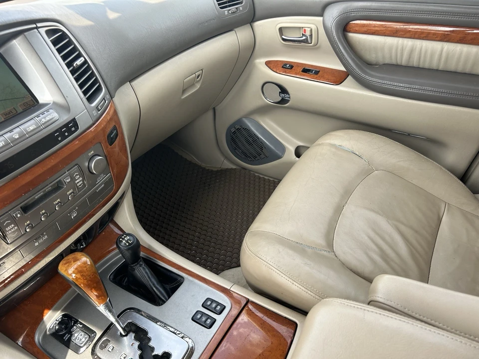 2003 Lexus LX 2nd Gen - Image 10 of 20