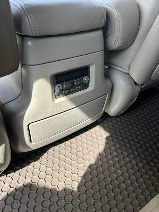 2003 Lexus LX 2nd Gen - Image 14 of 20