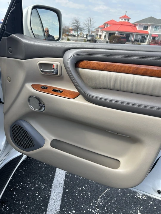 2003 Lexus LX 2nd Gen - Image 19 of 20