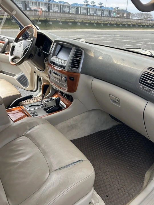 2003 Lexus LX 2nd Gen - Image 17 of 20