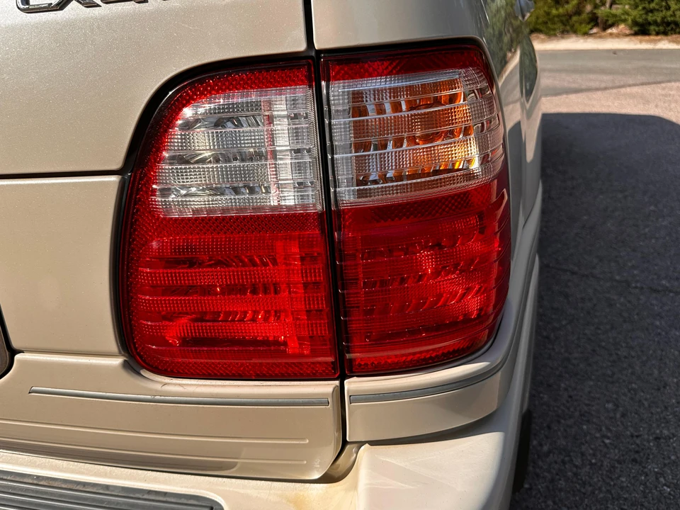 2003 Lexus LX 2nd Gen - Image 17 of 31