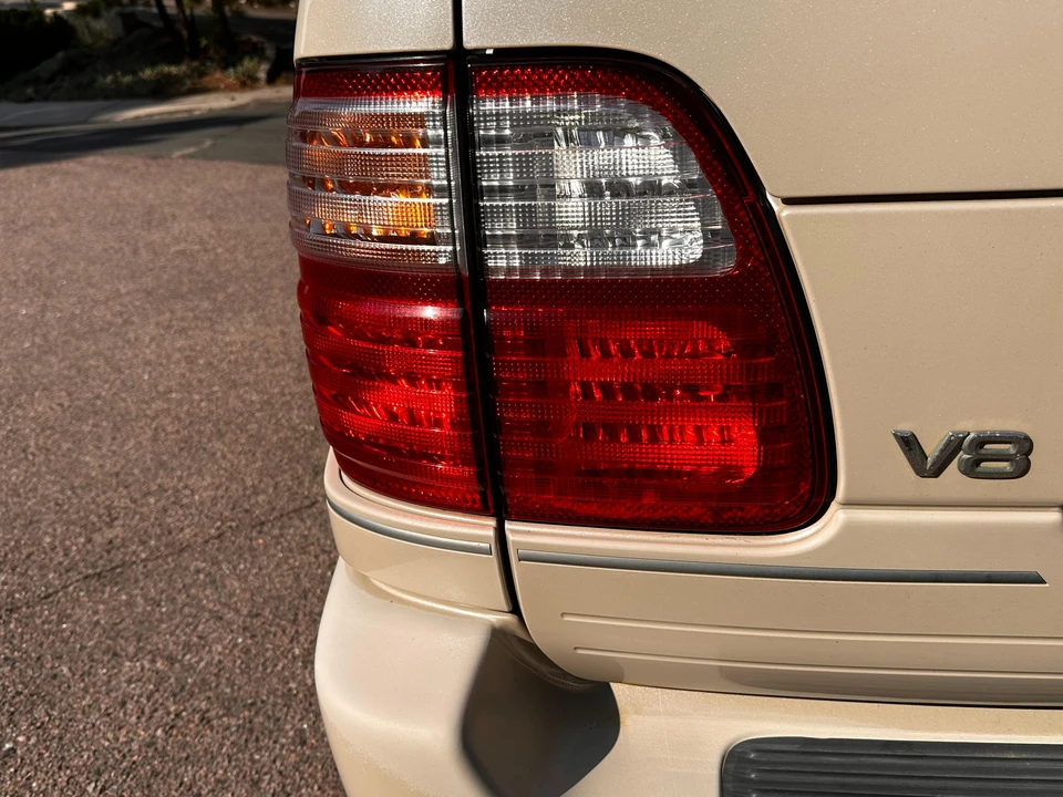 2003 Lexus LX 2nd Gen - Image 16 of 31