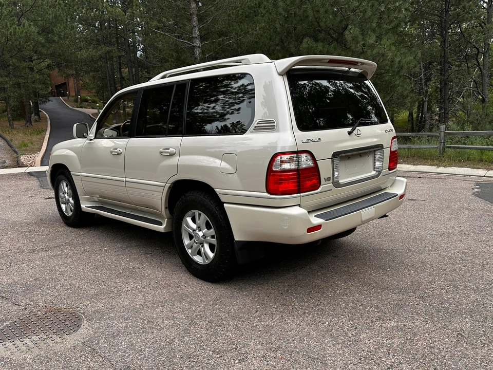 2003 Lexus LX 2nd Gen - Image 8 of 31