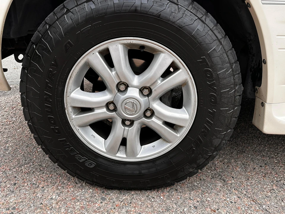2003 Lexus LX 2nd Gen - Image 23 of 31