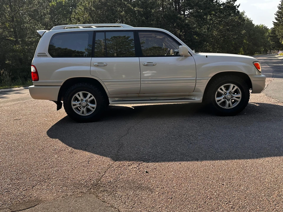 2003 Lexus LX 2nd Gen - Image 10 of 31