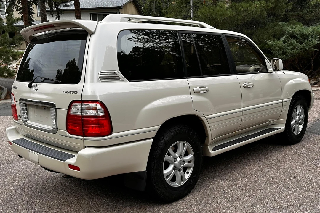 2003 Lexus LX 2nd Gen - Image 4 of 31