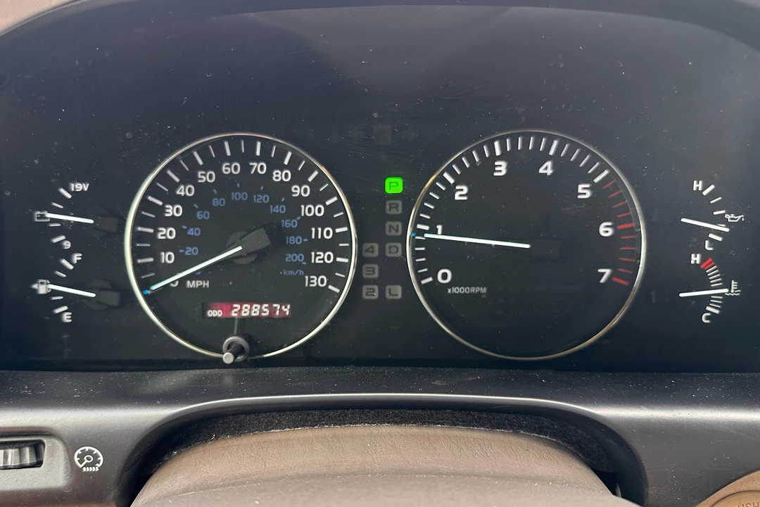 2003 Lexus LX 2nd Gen - Image 30 of 31