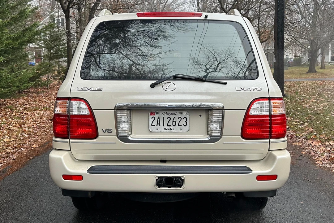 2003 Lexus LX 2nd Gen - Image 5 of 31