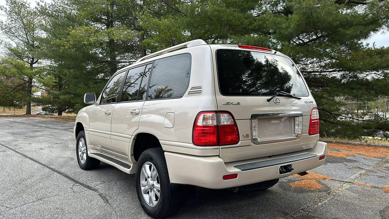 2003 Lexus LX 2nd Gen - Image 18 of 31