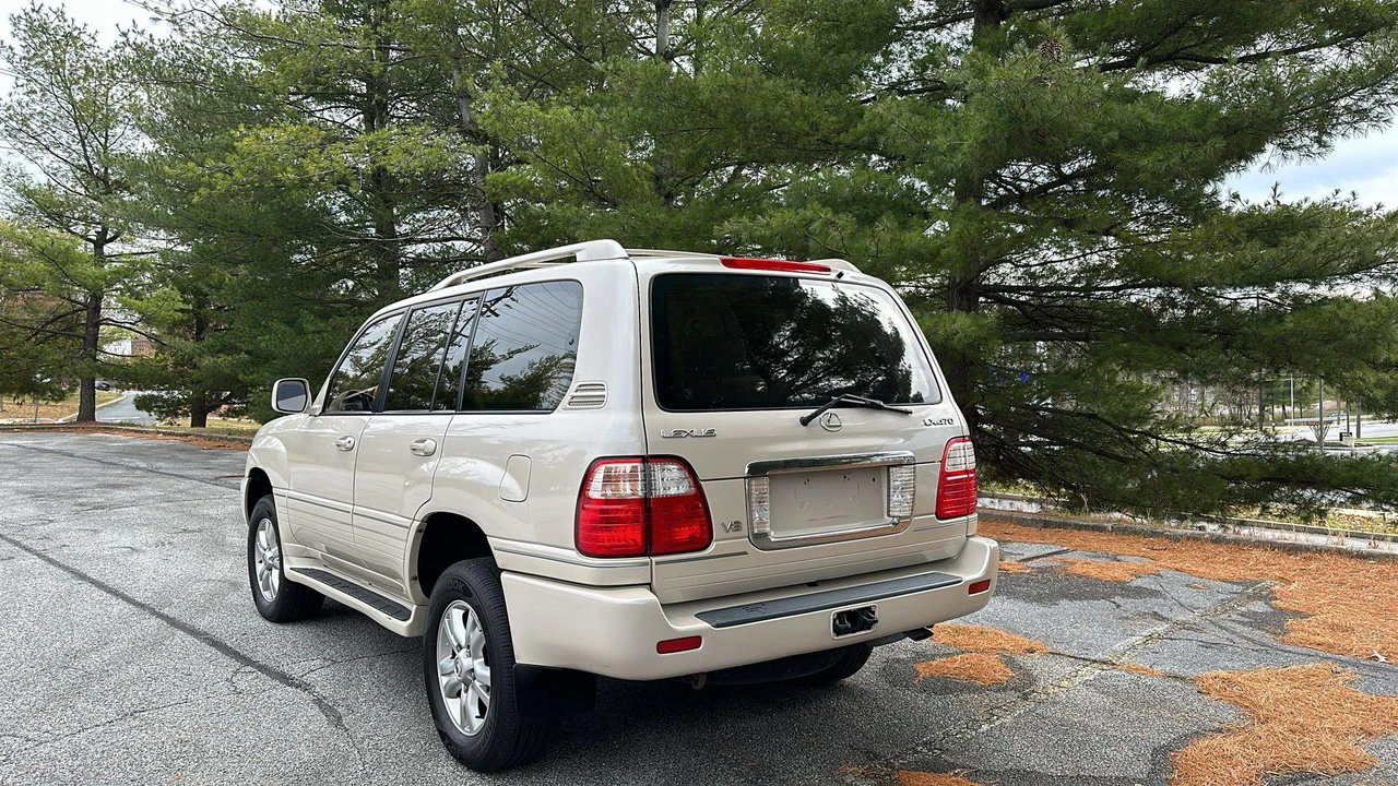 2003 Lexus LX 2nd Gen - Image 17 of 31