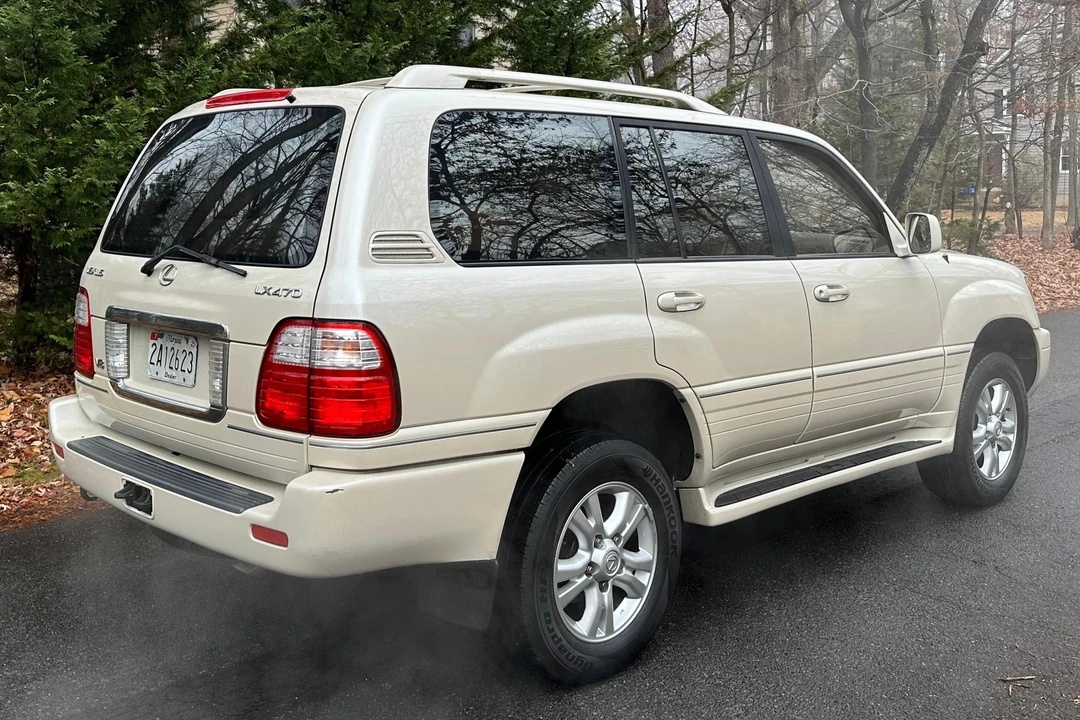 2003 Lexus LX 2nd Gen - Image 4 of 31