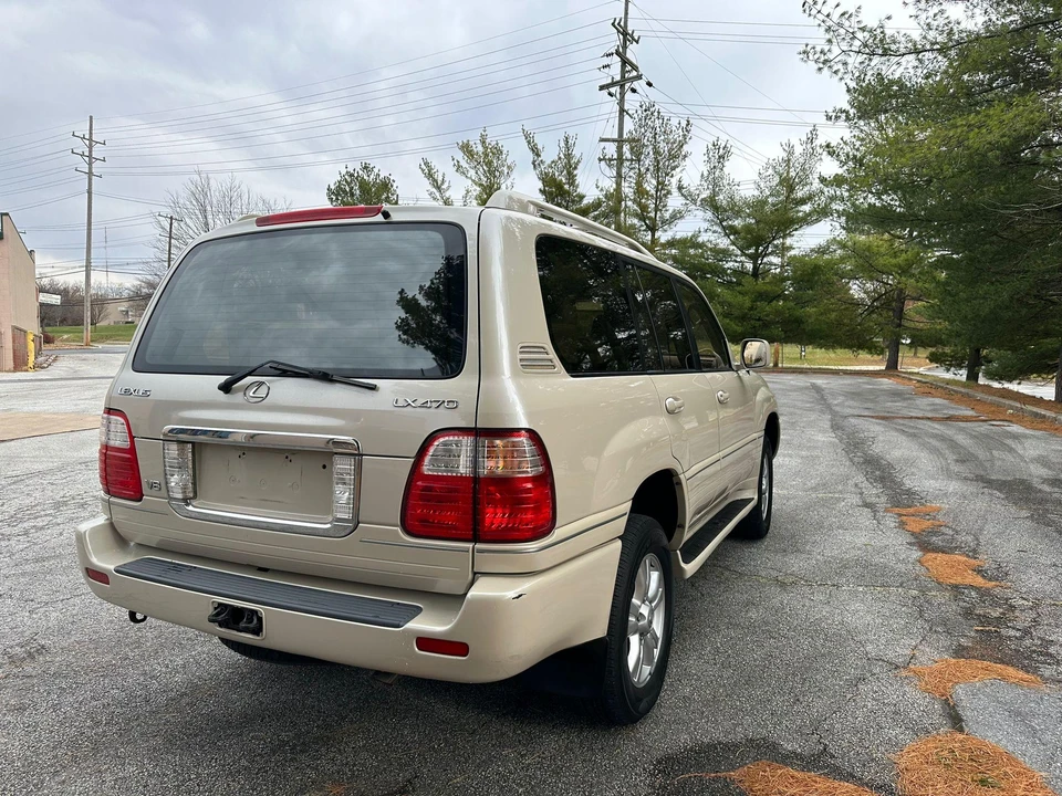 2003 Lexus LX 2nd Gen - Image 21 of 31