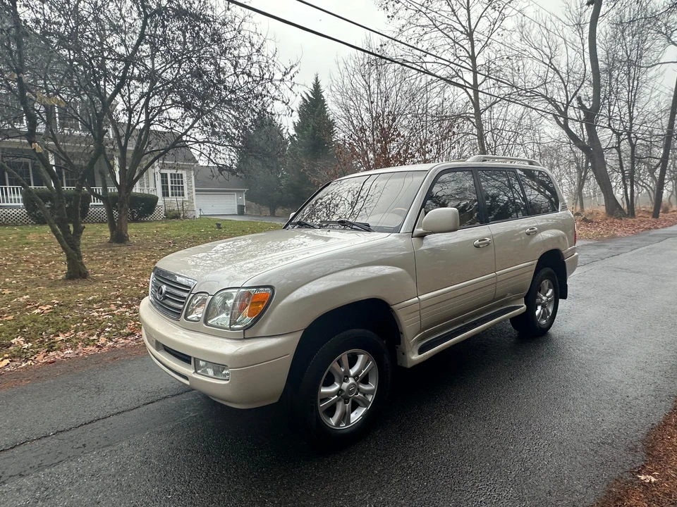 2003 Lexus LX 2nd Gen - Image 11 of 31